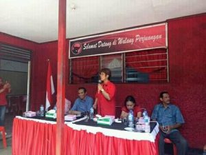 Konsolidasi-Internal-Anggota-DPR-RI-Mercy-Barends-dengan-kader-simpatisan-dan-pengurus-DPC-PDI-Perjuangan-di-Markas-Banteng-Amboina-Mangga-Dua. (Ist)