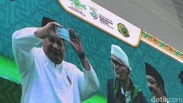 Momen Prabowo Terima KTA NU di Jombang