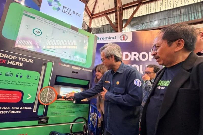 XLSMART – REMIND Hadirkan E-Waste Reverse Vending Machine Pertama di Indonesia Untuk Dorong Pengelolaan Sampah Elektronik