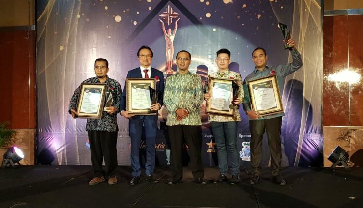Malam Penganugrahan Penghargaan Pemimpin Pembawa Perubahan oleh 7sky Media Awards 2018