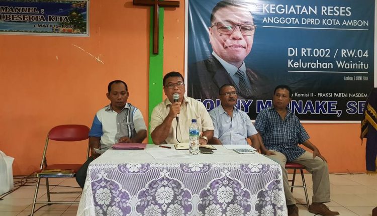 Aleg DPRD Kota Ambon, Johny Mainake Saat Reses dengan Warga RT002/04 Kelurahan Wainitu