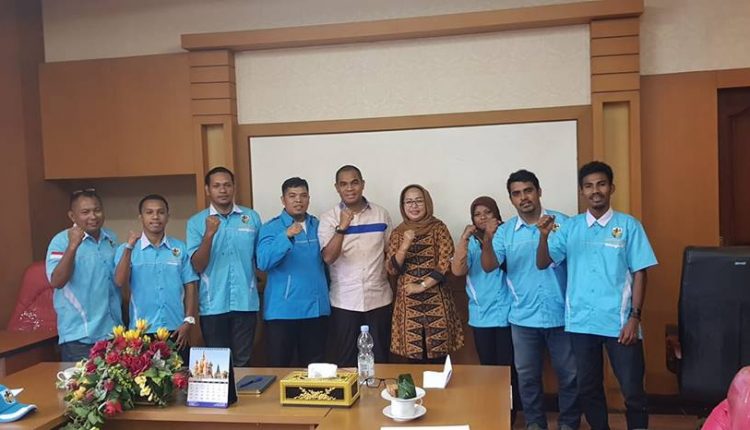 Foto bersama Pimpinan DPRD dengan Pengurus DPD KNPI Kota Ambon. (Foto Ist)